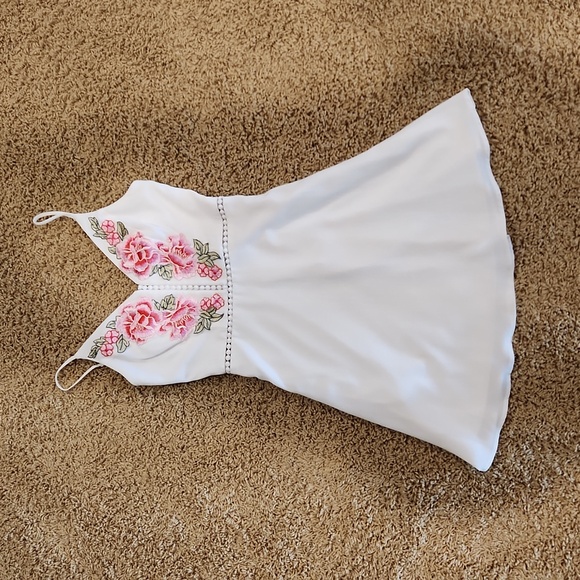 White with floral applications summer or homecoming dress. Size 1/2 - Picture 13 of 16